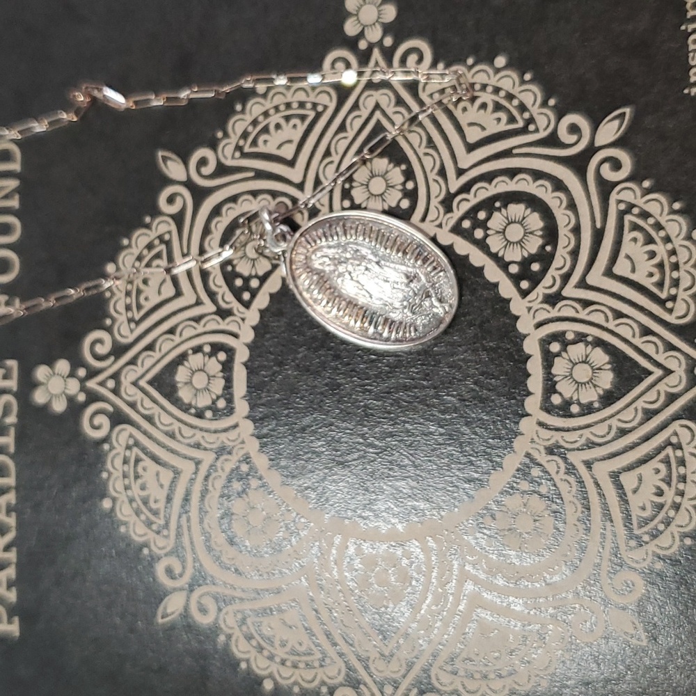 DOGEARED NECKLACE NIB